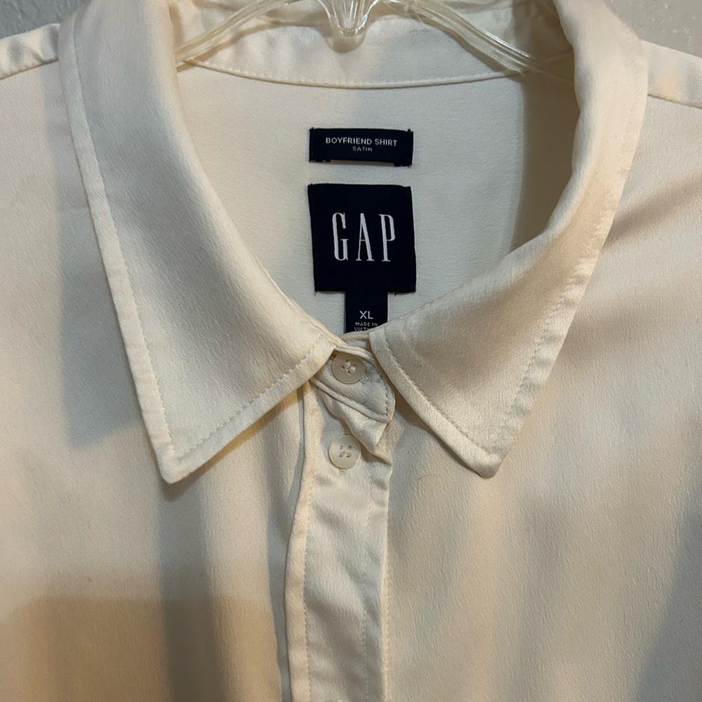GAP Satin Boyfriend Button Down Off Shirt - Picture 7 of 9